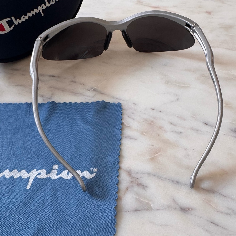 🚨SOLD🚨 Champion // Silver Vintage Sunglasses - Picture 5 of 6